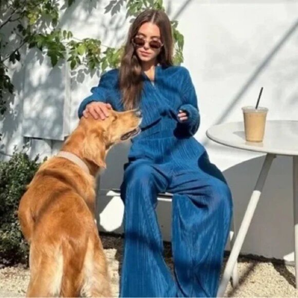 Alo Micro Plisse Set Cropped Jacket & High Waist Straight Leg Pant Eclipse Blue - Picture 4 of 13